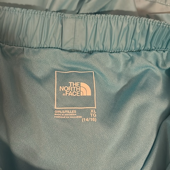 North Face girls running shorts, size XL (14/16)-NWT - Picture 3 of 5